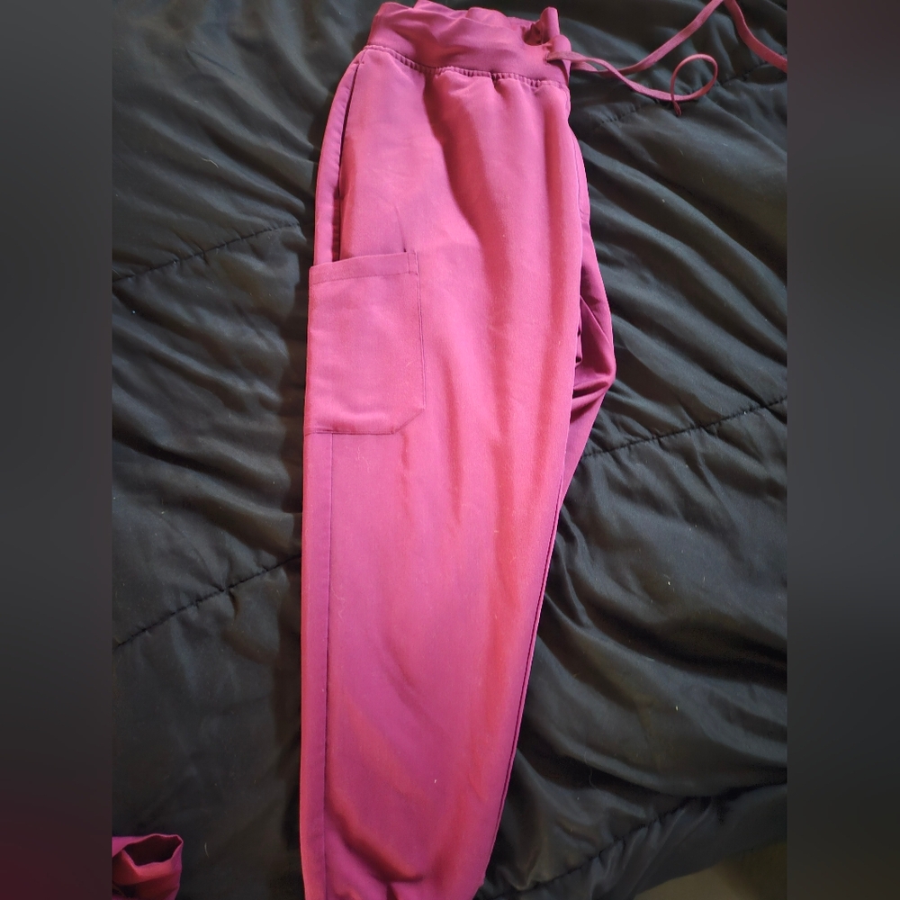 Mandala Womens Scrub Set In Raspberry LP - Picture 3 of 6